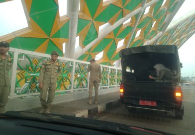 Pedagang yang biasa mangkal di Flayover Bogeg kucar kacir ketika Pol PP datang tiba tiba Pedagang yang biasa mangkal di Flayover Bogeg kucar kacir ketika Pol PP datang tiba tiba