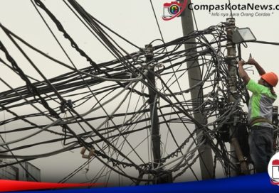 Tiang listrik milik PLN saat ini banyak di tumpangi nirkabel Wifi di duga tidak mengantongi ijin Tiang listrik milik PLN saat ini banyak di tumpangi nirkabel Wifi di duga tidak mengantongi ijin