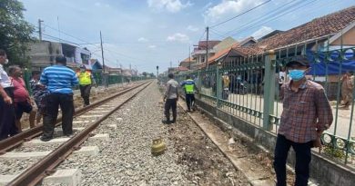 Tukang Bakso Warga Sumur pecung kota serang tertabrak kereta api Tukang Bakso Warga Sumur pecung kota serang tertabrak kereta api