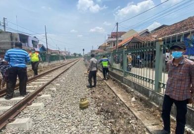 Tukang Bakso Warga Sumur pecung kota serang tertabrak kereta api Tukang Bakso Warga Sumur pecung kota serang tertabrak kereta api