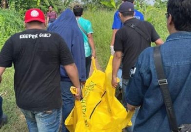 Di Duga Karyawan Naas itu Tewas Gantung Diri di Pohon Nangka Di Duga Karyawan Naas itu Tewas Gantung Diri di Pohon Nangka