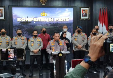 Kapolri Menetapkan 6 Tersangka Kerusuhan Kenjuruhan Kapolri Menetapkan 6 Tersangka Kerusuhan Kenjuruhan