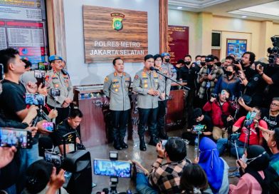 Rizky Billar Akhirnya Ditetapkan Sebagai Tersangka Dalam Kasus KDRT Lesti Kejora Rizky Billar Akhirnya Ditetapkan Sebagai Tersangka Dalam Kasus KDRT Lesti Kejora