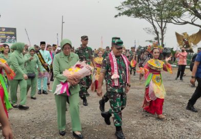 Sukseskan Ketahanan Pangan Kepala Staf Angkatan Darat Tinjau Panen Raya Padi dan Jagung Sukseskan Ketahanan Pangan Kepala Staf Angkatan Darat Tinjau Panen Raya Padi dan Jagung