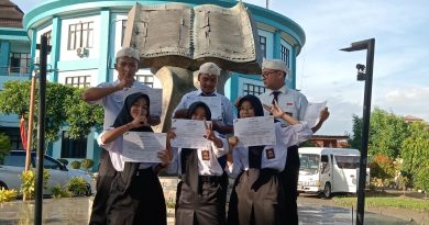 Lomba Musikalisasi Puisi Tingkat SMA Se Propinsi Banten Lomba Musikalisasi Puisi Tingkat SMA Se Propinsi Banten