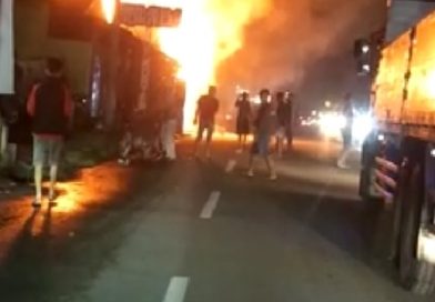 Terjadi Kebakaran di jalan pelawad Kota Serang-Banten Terjadi Kebakaran di jalan pelawad Kota Serang-Banten