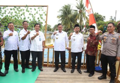 Saking Cinta nya Wali Kota Serang Syafrudin Hadiri Peresmian Saung Terapung Warga Sukadiri Kasunyatan Di Luar Jadwal Protokoler Saking Cinta nya Wali Kota Serang Syafrudin Hadiri Peresmian Saung Terapung Warga Sukadiri Kasunyatan Di Luar Jadwal Protokoler