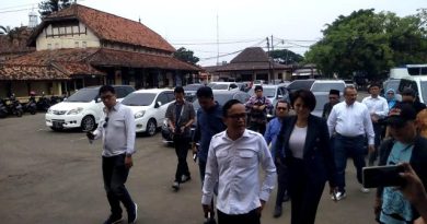 Surat Dakwaan Selesai, Nikita Mirzani Segera Diadili Mantan politisi Partai Demokrat Ferdinand Hutahaean, Ketua Pemuda Pancasila Kota Serang Pujiyanto, para pendamping hukum artis Nikita Mirzani.
