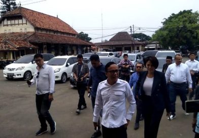 Surat Dakwaan Selesai, Nikita Mirzani Segera Diadili Mantan politisi Partai Demokrat Ferdinand Hutahaean, Ketua Pemuda Pancasila Kota Serang Pujiyanto, para pendamping hukum artis Nikita Mirzani.