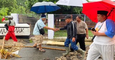 Wali Kota Serang Pagi Buta Sudah Turun Lapangan Meninjau Lokasi Banjir Wali Kota Serang Pagi Buta Sudah Turun Lapangan Meninjau Lokasi Banjir