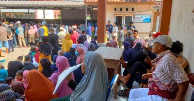 Pembagian BLT BBM Di Pendopo Malingping Lebak, Ricuh Dan Berebut Antrian Pembagian BLT BBM Di Pendopo Malingping Lebak, Ricuh Dan Berebut Antrian