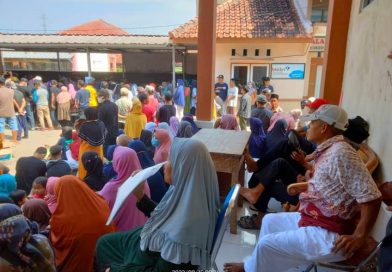 Pembagian BLT BBM Di Pendopo Malingping Lebak, Ricuh Dan Berebut Antrian Pembagian BLT BBM Di Pendopo Malingping Lebak, Ricuh Dan Berebut Antrian