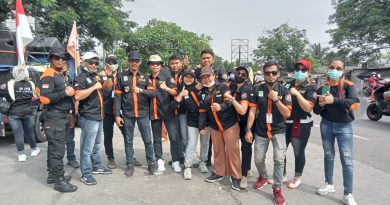 Ribuan Buruh Duduki KP3B Prov Banten Sampai Larut Malam, Demi Tuntutan Upah Layak Ribuan Buruh Duduki KP3B Prov Banten Sampai Larut Malam, Demi Tuntutan Upah Layak