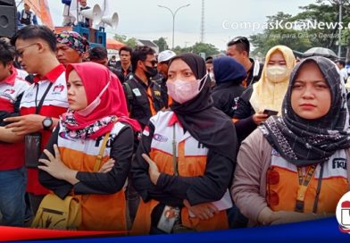 Serikat Buruh PK FKUI menuntut kenaikan Upah Minimum Provinsi (UMP) pada 2023 sebesar 13 persen Serikat Buruh PK FKUI menuntut kenaikan Upah Minimum Provinsi (UMP) pada 2023 sebesar 13 persen