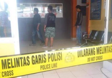 Pelaku Pembunuhan Mutilasi Angela Hindriati, MEL Alias Ecky Diamankan Oleh Kepolisian di Dalam Sebuah Mobil Pelaku Pembunuhan Mutilasi Angela Hindriati, MEL Alias Ecky Diamankan Oleh Kepolisian di Dalam Sebuah Mobil