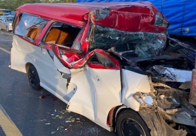 Akibat Tidak Jaga Jarak Aman, Angkot Tabrak Truck Sebabkan 18 Luka, Ditlantas Polda Banten Evakuasi Kecelakaan
