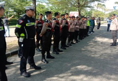 Polres Serang Laksanakan Pengamanan Pemberangkatan Massa Buruh Ke Istana Merdeka Jakarta Polres Serang Laksanakan Pengamanan Pemberangkatan Massa Buruh Ke Istana Merdeka Jakarta