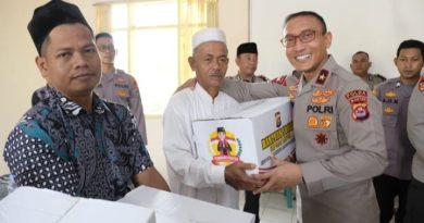 Gelar Jumat Curhat, Wakapolda Banten Serap Aspirasi Warga Kelurahan Banjarsari Kota Serang Gelar Jumat Curhat, Wakapolda Banten Serap Aspirasi Warga Kelurahan Banjarsari Kota Serang