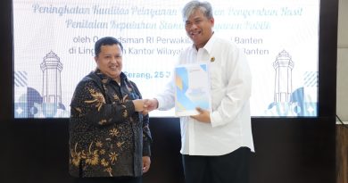 Terima Hasil Penilaian Kepatuhan Standar Pelayanan Publik, Kakanwil BPN Banten Minta Agar Terus Tingkatkan Kualitas Pelayanan Terima Hasil Penilaian Kepatuhan Standar Pelayanan Publik, Kakanwil BPN Banten Minta Agar Terus Tingkatkan Kualitas Pelayanan