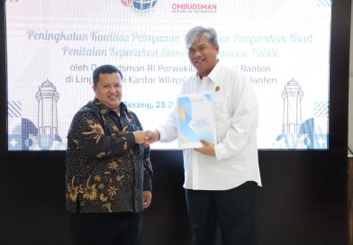 Terima Hasil Penilaian Kepatuhan Standar Pelayanan Publik, Kakanwil BPN Banten Minta Agar Terus Tingkatkan Kualitas Pelayanan Terima Hasil Penilaian Kepatuhan Standar Pelayanan Publik, Kakanwil BPN Banten Minta Agar Terus Tingkatkan Kualitas Pelayanan