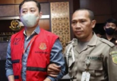 Kajati Banten Tahan Pelaku Pembobol Uang Nasabah Bank Himbara Tangerang 8,5 Milyar Kajati Banten Tahan Pelaku Pembobol Uang Nasabah Bank Himbara Tangerang 8,5 Milyar
