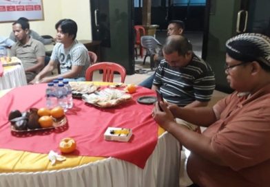 Warga Puri Anggrek Meminta Kepada Wali Kota Serang Untuk Jalan Utama Perumahan Di Beton Agar 4000 KK Nyaman Warga Puri Anggrek Meminta Kepada Wali Kota Serang Untuk Jalan Utama Perumahan Di Beton Agar 4000 KK Nyaman