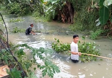 Antisipasi Banjir, Warga BCP2 RT. 41 Gotong Royong Bersihkan Sungai Antisipasi Banjir, Warga BCP2 RT. 41 Gotong Royong Bersihkan Sungai