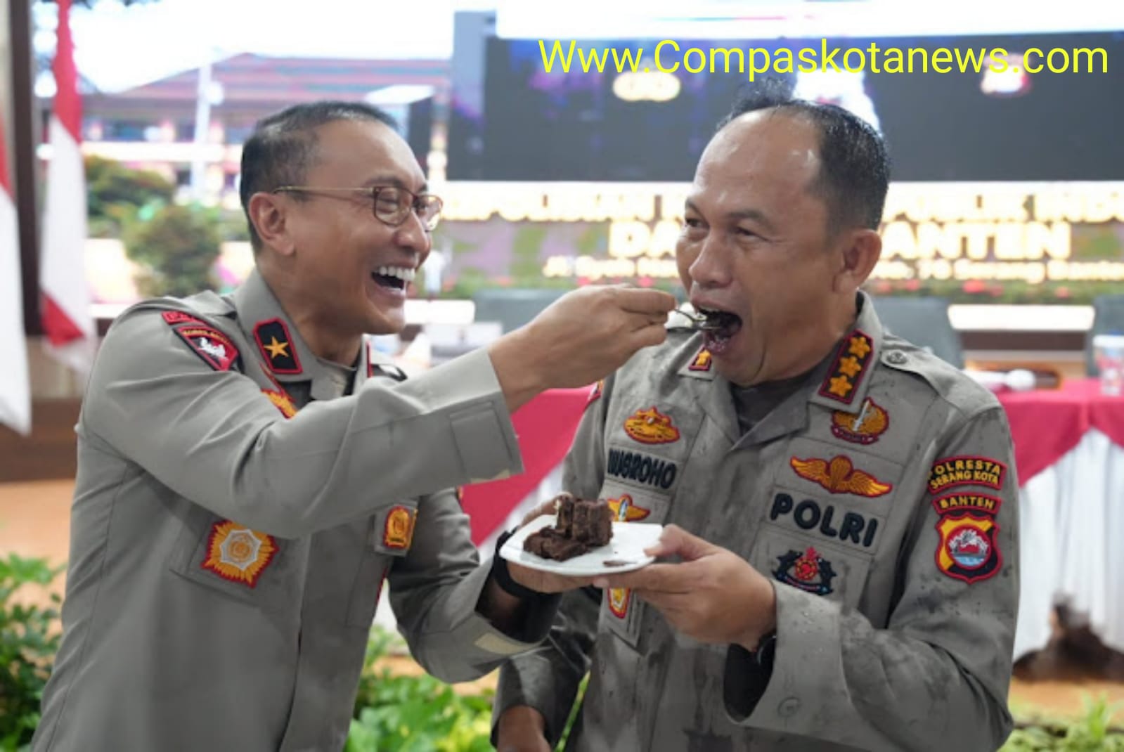 Di Hari Ulangn Tahunnya Kapolresta Serang Kota, Kapolda Banten Berikan Kejutan Di Hari Ulangn Tahunnya Kapolresta Serang Kota, Kapolda Banten Berikan Kejutan