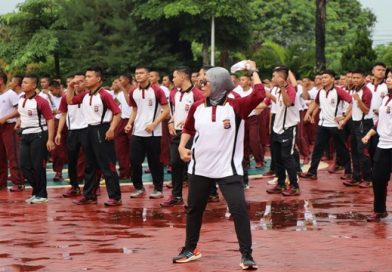 Guna Menjaga Tubuh Tetap Prima, Polda Banten Gelar Olahraga Bersama Personel Guna Menjaga Tubuh Tetap Prima, Polda Banten Gelar Olahraga Bersama Personel