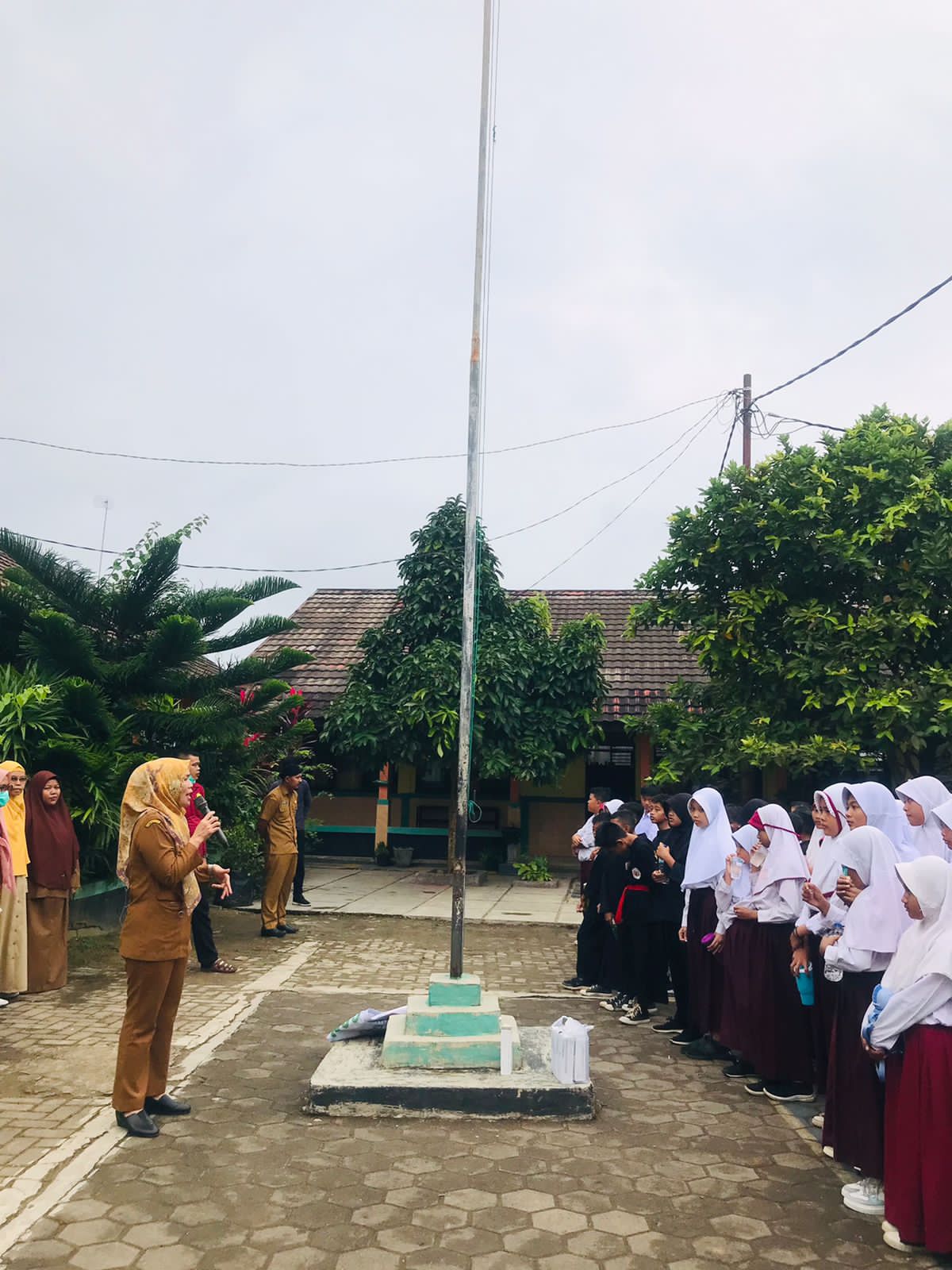 Puskesmas Banten Girang Genjar Berikan Obat Cacing Pada Siwa Siswi SDN Puskesmas Banten Girang Genjar Berikan Obat Cacing Pada Siwa Siswi SDN