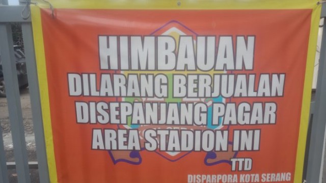 Stadion Kota Serang di Banjiri Para Pedagang Musiman Dan Kaki Lima Serta Wahana Permainan Anak Anak. Stadion Kota Serang di Banjiri Para Pedagang Musiman Dan Kaki Lima Serta Wahana Permainan Anak Anak.