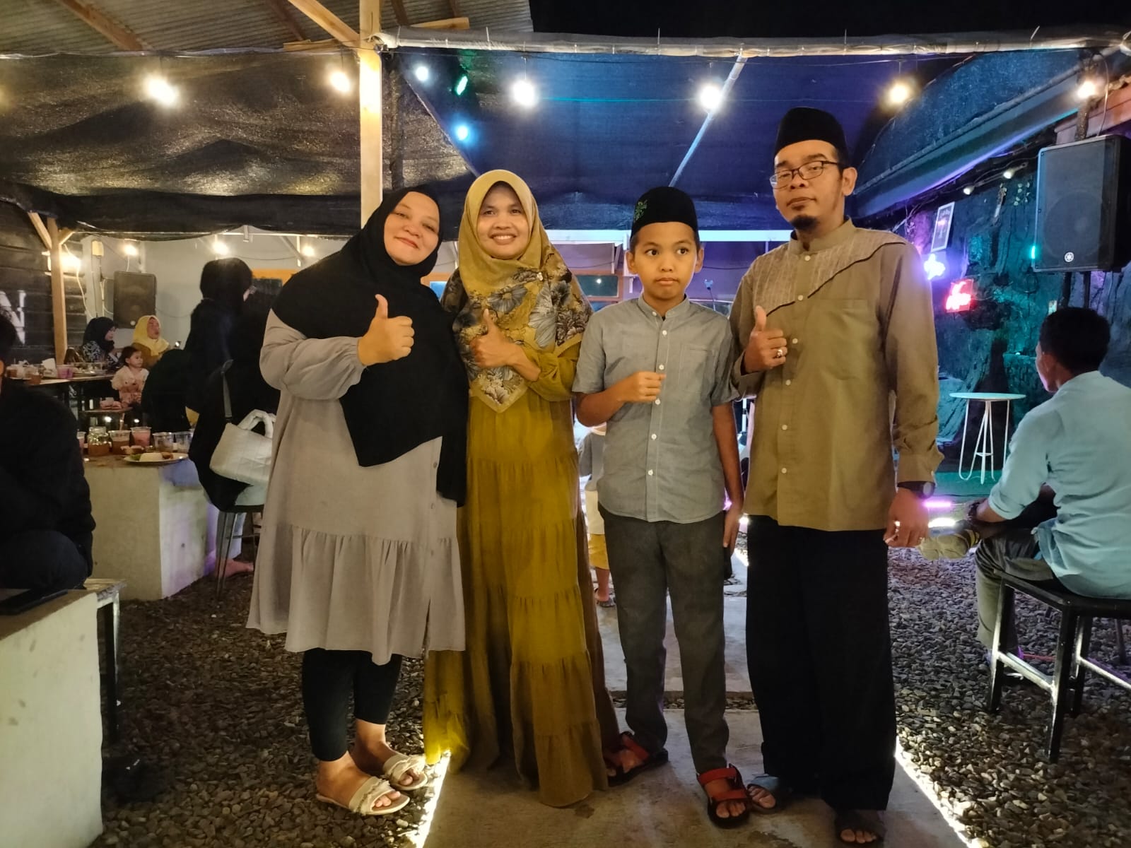 Buka Bersama Tim Marketing BSD ( Boekit Serang Damai) Walantaka Kota Serang di Cafe Korsa. Buka Bersama Tim Marketing BSD ( Boekit Serang Damai) Walantaka Kota Serang di Cafe Korsa.