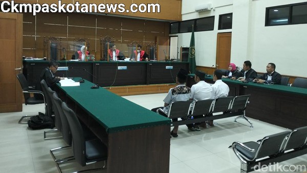 PNS Pemkab Serang Budi Herlian Syah Dan 2 rekannya Divonis Pada Kasus Pungli Pasar Padarincang. PNS Pemkab Serang Budi Herlian Syah Dan 2 rekannya Divonis Pada Kasus Pungli Pasar Padarincang.