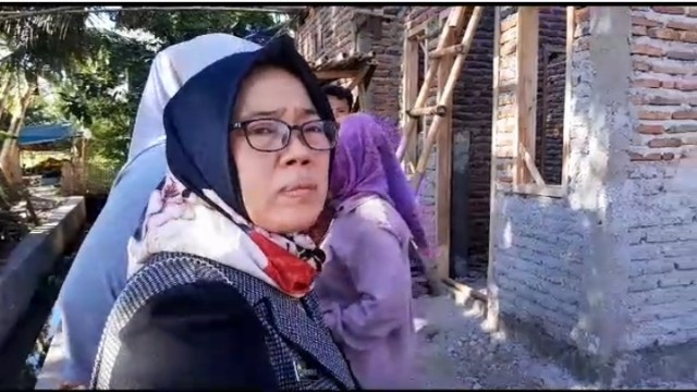 Disisa Akhir Jabatannya Lurah Klodran Tinjau Lokasi Proyek Bedah Rumah Di Kp. Kepuncen Disisa Akhir Jabatannya Lurah Klodran Tinjau Lokasi Proyek Bedah Rumah Di Kp. Kepuncen