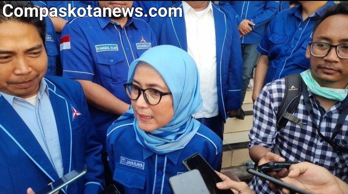 Bupati Lebak Oktavia Jayabaya Mundur Dari Jabatan nya Selaku Bupati Untuk Maju Jadi Caleg DPR RI Bupati Lebak Oktavia Jayabaya Mundur Dari Jabatan nya Selaku Bupati Untuk Maju Jadi Caleg DPR RI