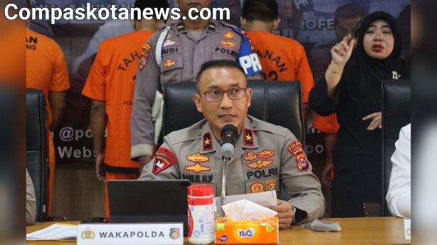 Satuan Tugas Tindak Pidana Perdagangan Orang (TPPO) Polda Banten Telah Menangkap Tujuh Tersangka Yang Terlibat Dalam Kasus Penyaluran Pekerja Migran Indonesia Keluar Negri. Satuan Tugas Tindak Pidana Perdagangan Orang (TPPO) Polda Banten Telah Menangkap Tujuh Tersangka Yang Terlibat Dalam Kasus Penyaluran Pekerja Migran Indonesia Keluar Negri.