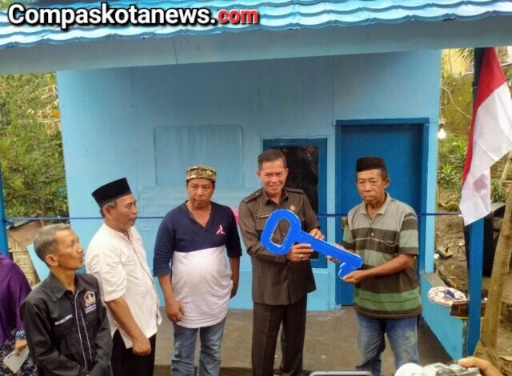 Wali Kota Serang Syafrudin Saksikan Warga Kelapa Dua Kompak Swadaya Bangun Rumah untuk Duda Lansia Wali Kota Serang Syafrudin Saksikan Warga Kelapa Dua Kompak Swadaya Bangun Rumah untuk Duda Lansia