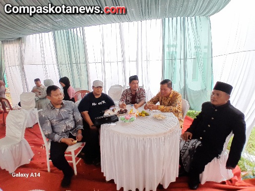 Wali Kota Serang Syafrudin, Hari ini Saya Hadiri Undangan Pernikahan 6 Titik Salah Satu di Kampung Cibarang Kel Gelam Cipocok jaya Wali Kota Serang Syafrudin, Hari ini Saya Hadiri Undangan Pernikahan 6 Titik Salah Satu di Kampung Cibarang Kel Gelam Cipocok jaya