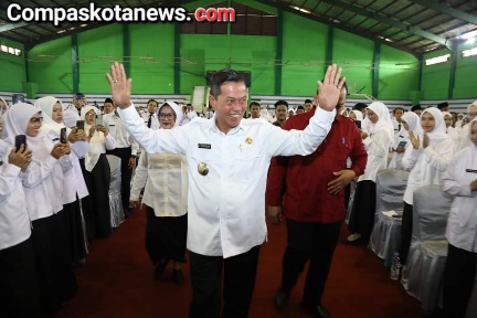 Wali Kota Serang Syafrudin Memberi Penyerahan Surat Keputusan Pengangkatan Pegawai P3K Formasi Tahun 2022 Berlangsung Dengan Meriah Wali Kota Serang Syafrudin Memberi Penyerahan Surat Keputusan Pengangkatan Pegawai P3K Formasi Tahun 2022 Berlangsung Dengan Meriah