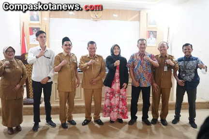 Komisi Nasional Disabilitas (KND) Republik Indonesia di Terima Dengan Baik Oleh Wali Kota Serang Syafrudin di Ruang Kerjanya. Komisi Nasional Disabilitas (KND) Republik Indonesia di Terima Dengan Baik Oleh Wali Kota Serang Syafrudin di Ruang Kerjanya.