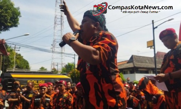 Aksi Kader PP yang Membanjiri Pendopo Pemkab Pemalang, Terkait Maraknya Pungli PPDB Aksi Kader PP yang Membanjiri Pendopo Pemkab Pemalang, Terkait Maraknya Pungli PPDB