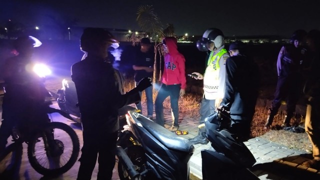 Tekan Gangguan Kamtibmas Malam Hari, Polres Serang Terjunkan Tim Patroli Quick Wins Serang Sakti Tekan Gangguan Kamtibmas Malam Hari, Polres Serang Terjunkan Tim Patroli Quick Wins Serang Sakti