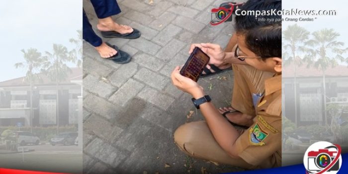 Diduga pegawai Pemkot Cilegon Sedang main Judi Slot di HP
