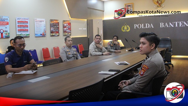 Biro Ops Polda Banten ikuti Zoom Meeting Anev Layanan 110 Biro Ops Polda Banten ikuti Zoom Meeting Anev Layanan 110