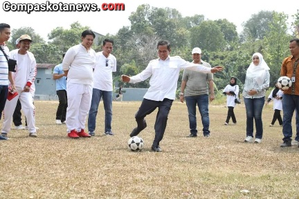 Wali Kota Serang Syafrudin dan Ketua DPRD Kota Serang Budi Rustandi Memeriahkan Pekan Budaya dan Olahraga di Taktakan Wali Kota Serang Syafrudin dan Ketua DPRD Kota Serang Budi Rustandi Memeriahkan Pekan Budaya dan Olahraga di Taktakan