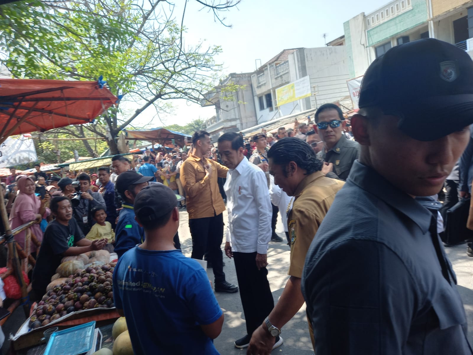 Rombongan RI 1 Kunjungan Ke Pasar Kranggot, Cilegon. Rombongan RI 1 Kunjungan Ke Pasar Kranggot, Cilegon.