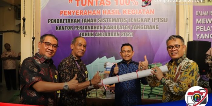 Penyerahan hasil dari Ketua Tim Ajudikasi PTSL 2023