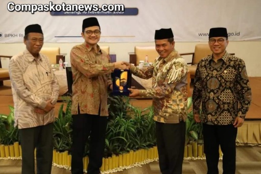 Wakil Ketua MPR RI Yandri Susanto dan Wali Kota Serang Syafrudin Hadiri Kegiatan Sosialisasi BPIH di Kota Serang Wakil Ketua MPR RI Yandri Susanto dan Wali Kota Serang Syafrudin Hadiri Kegiatan Sosialisasi BPIH di Kota Serang