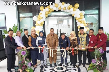 Wali Kota Serang Syafrudin Resmikan Gedung Klinik dan Kampus UNIBA Baru dan Berpesan, 60 Persen Tenaga Kerja Warga Setempat Wali Kota Serang Syafrudin Resmikan Gedung Klinik dan Kampus UNIBA Baru dan Berpesan, 60 Persen Tenaga Kerja Warga Setempat