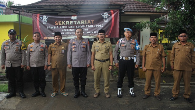 Bidpropam Polda Banten Cek Kesiapan Personel di Kecamatan Petir Dalam Menghadapi Pemilu 2024 Bidpropam Polda Banten Cek Kesiapan Personel di Kecamatan Petir Dalam Menghadapi Pemilu 2024